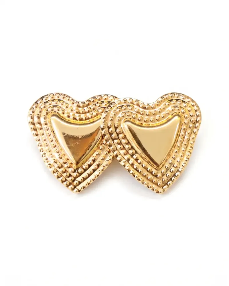 Brinco de coração dourado texturizado