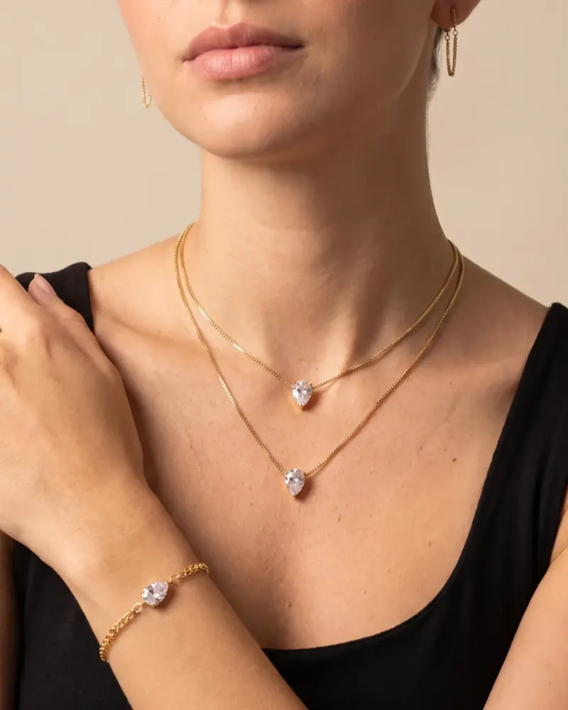 Colar duplo dourado com gota cristal