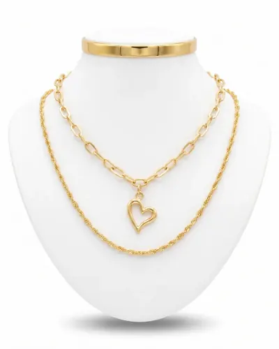 Colar duplo dourado com pingente coração