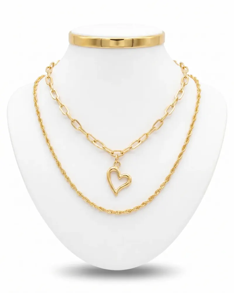 Colar duplo dourado com pingente coração