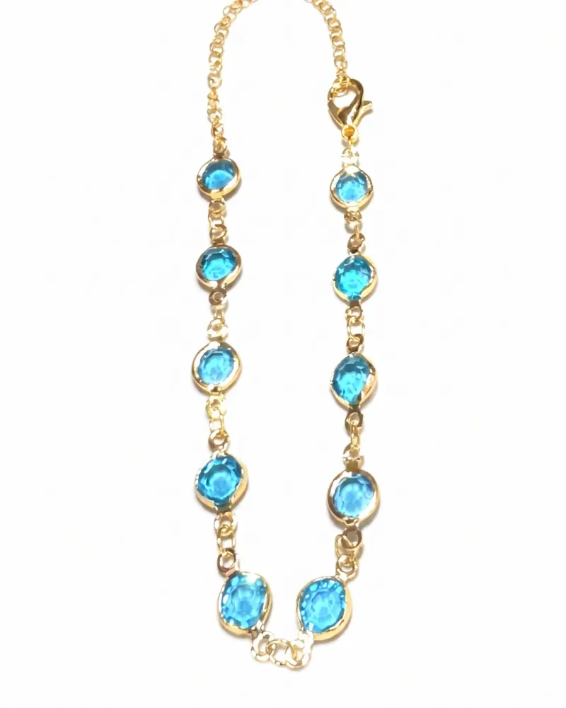 Pulseira dourada com pedras azuis