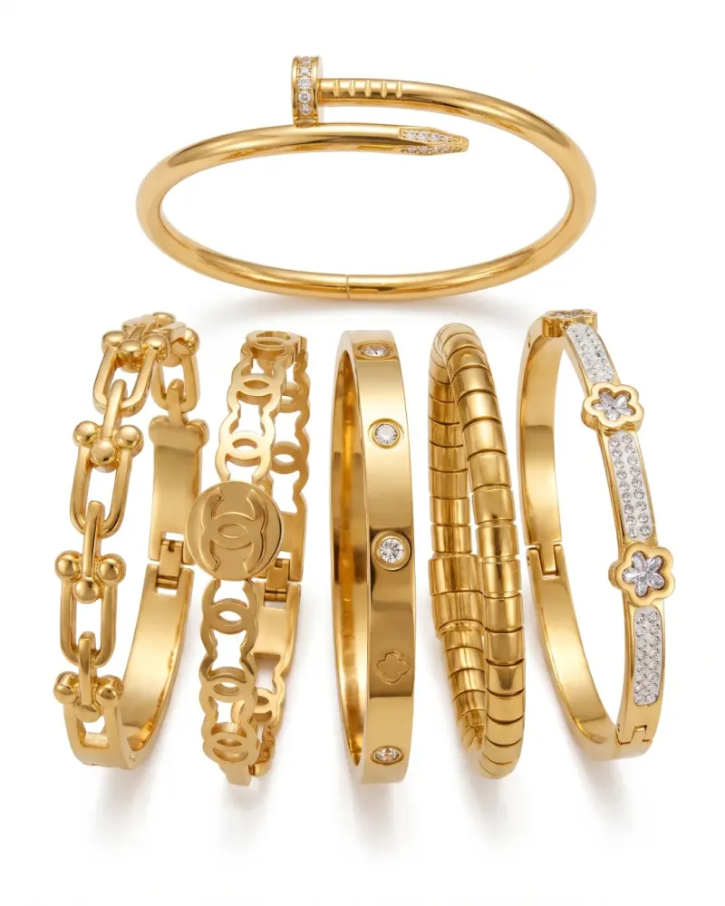 Conjunto de braceletes dourados variados
