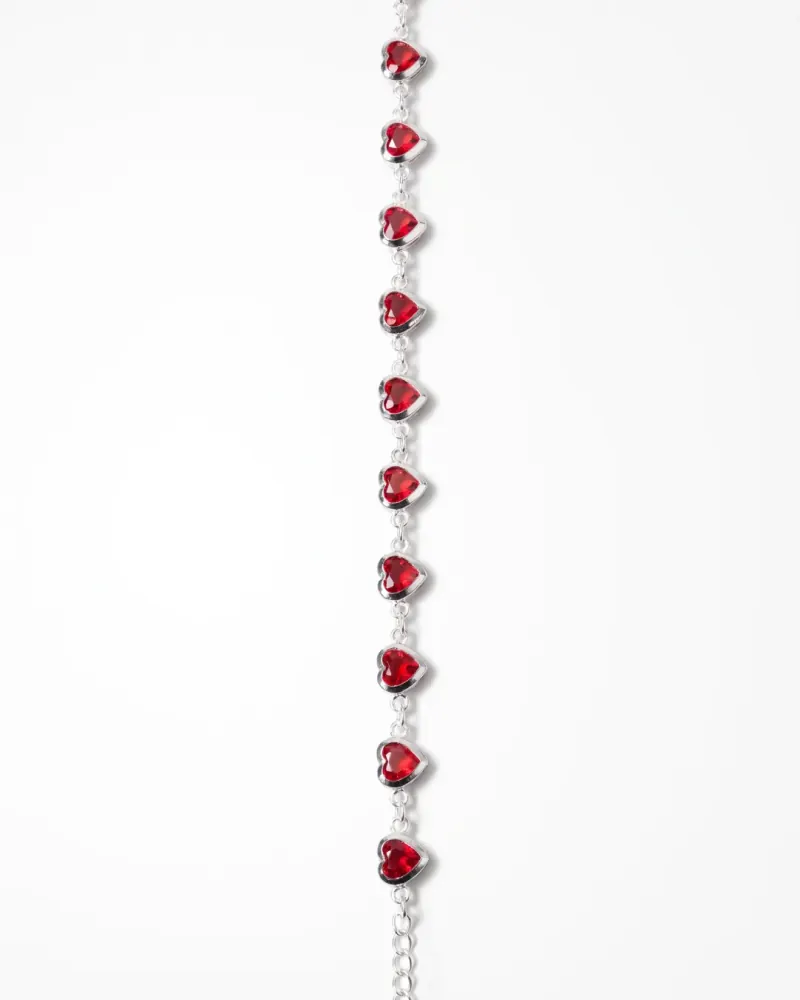 Pulseira prata com corações vermelhos