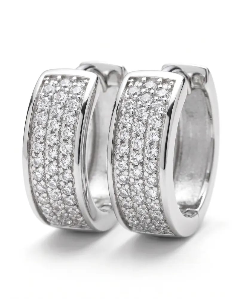Brinco argola cravejado com zircônias